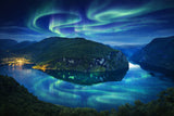 Geirangerfjorden med nordlys speilet i fjorden – veggbilde 150x100 cm